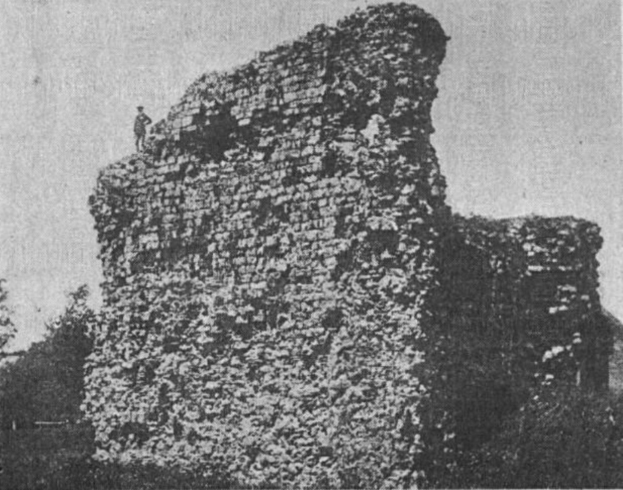 La Tour sarrazine à Beaufort, photo ancienne