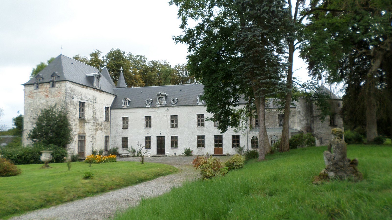 Le château de Beaurieux, facade.