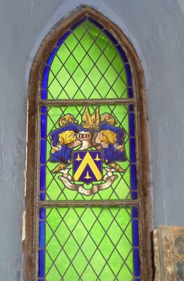 Château de Beaurieux, vitrail représentant les armoiries de la famille Robaulx