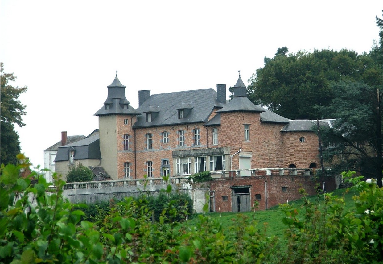 Façade sud du Château de Bérelles.