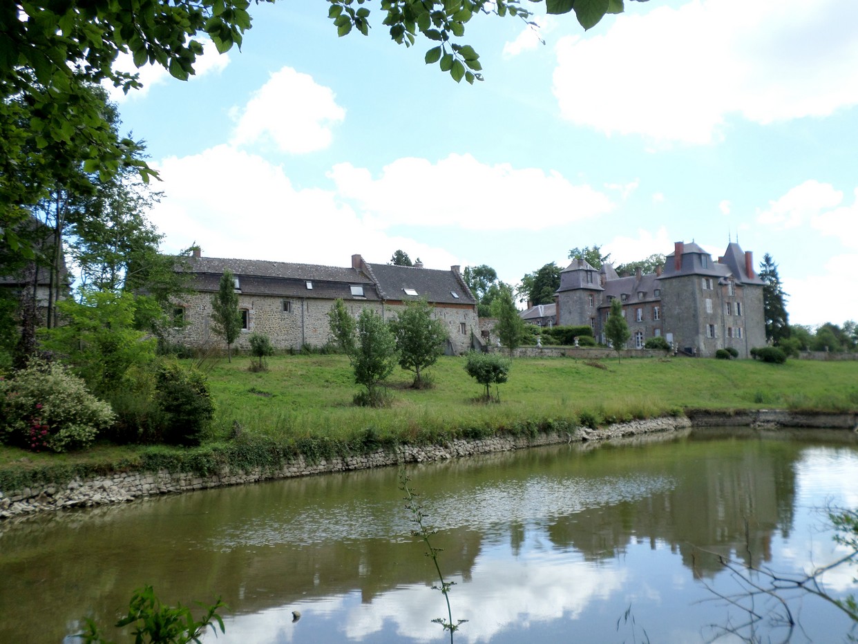 Le Château d'Hugémont à Dompierre sur Helpe. Vue Nord Ouest