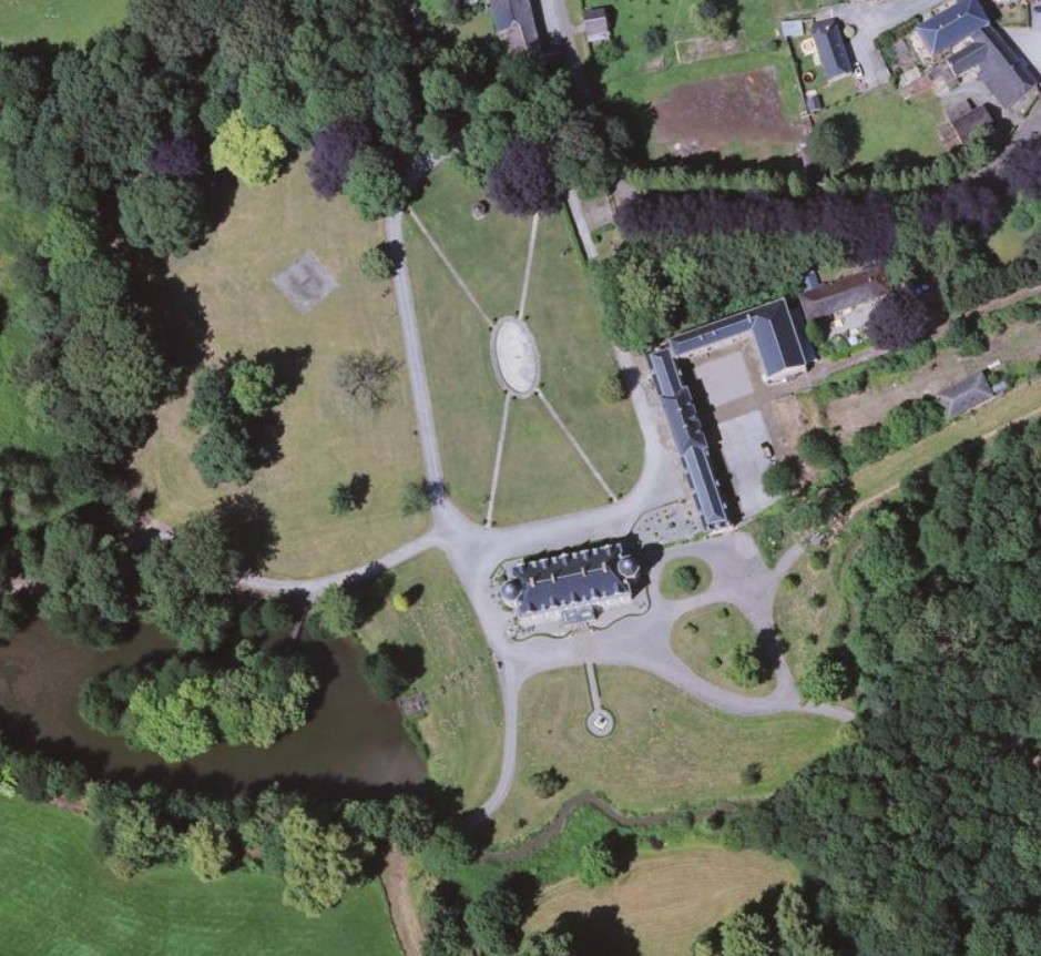 château de Dourlers, vue satellite.