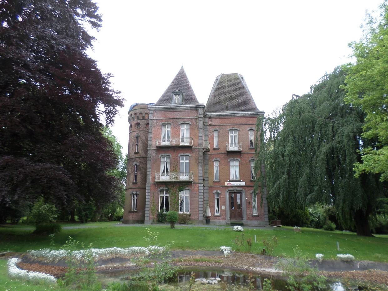 La façade Nord du château des Tourelles à Glageon