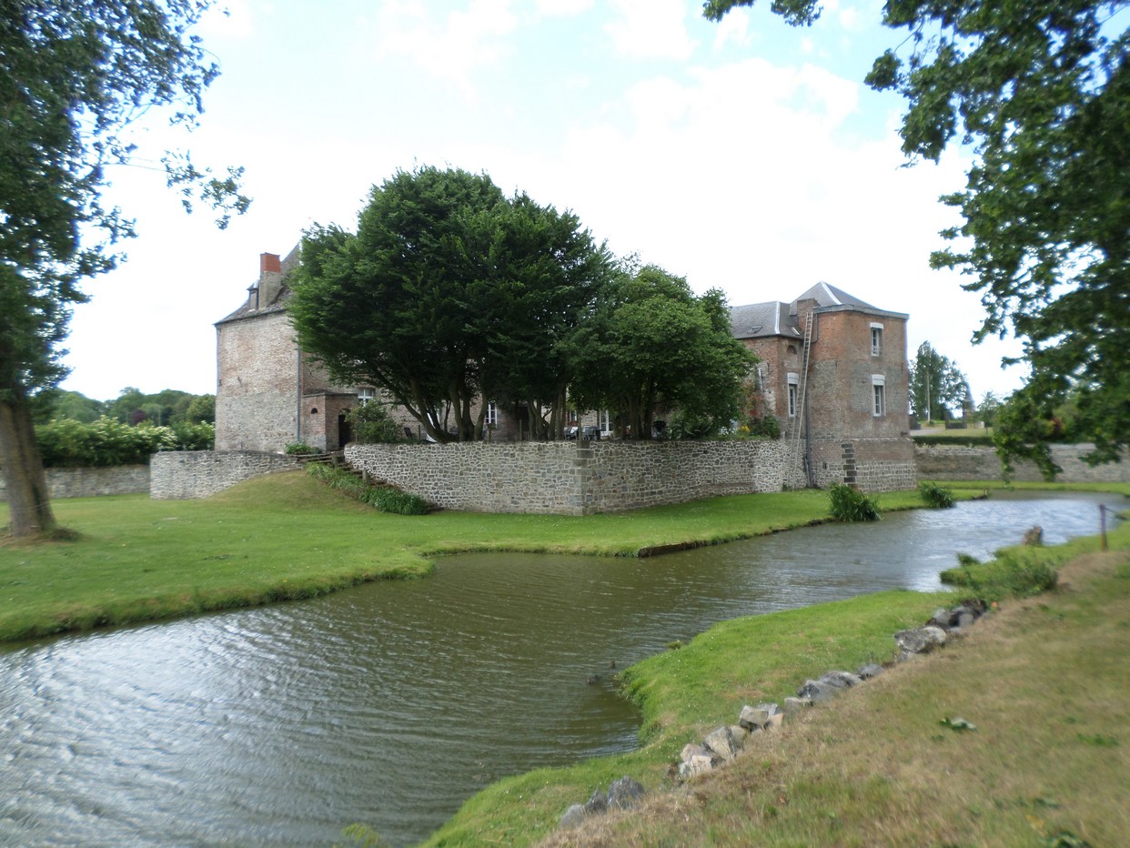 Le Château de Warnicamp à Houdain lez Bavay.