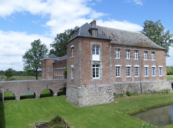 Le Château de Warnicamp, à Houdain lez Bavay.
