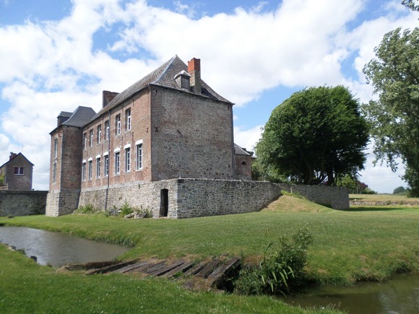 Le Château de Warnicamp, à Houdain lez Bavay.