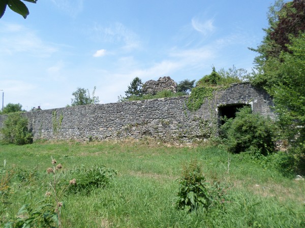 les vestiges du château de Jeumont.