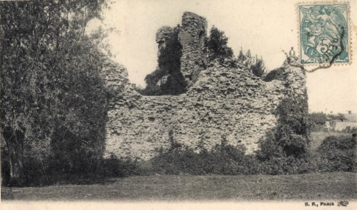 Carte postale des ruines du château de Jeumont.
