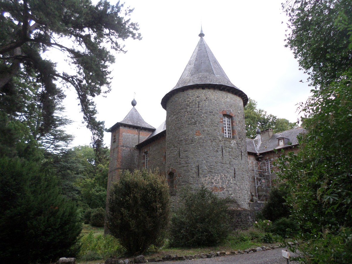 Le Château de Coutant à Saint Hilaire sur Helpe.
