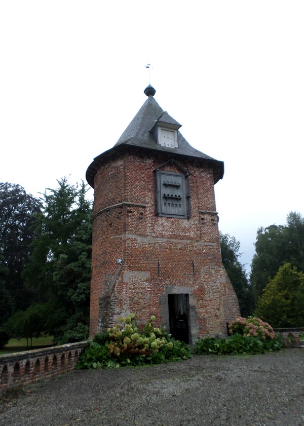 Le Château de Rametz à Saint Waast la Vallée, le pigeonnier.