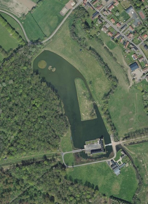 Le Château de Vendegies au Bois en vue satellite.