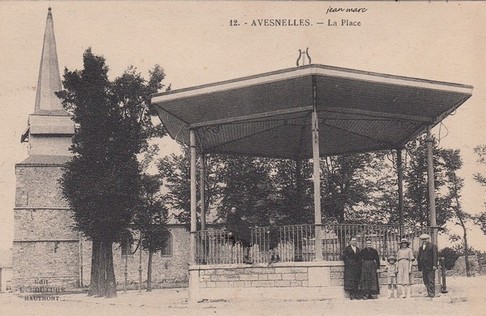 Le kiosque à musique d'Avesnelles version 1910.