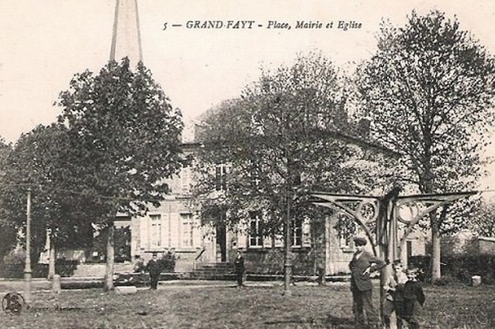 Le kiosque de Grand Fayt sur une carte postale ancienne.