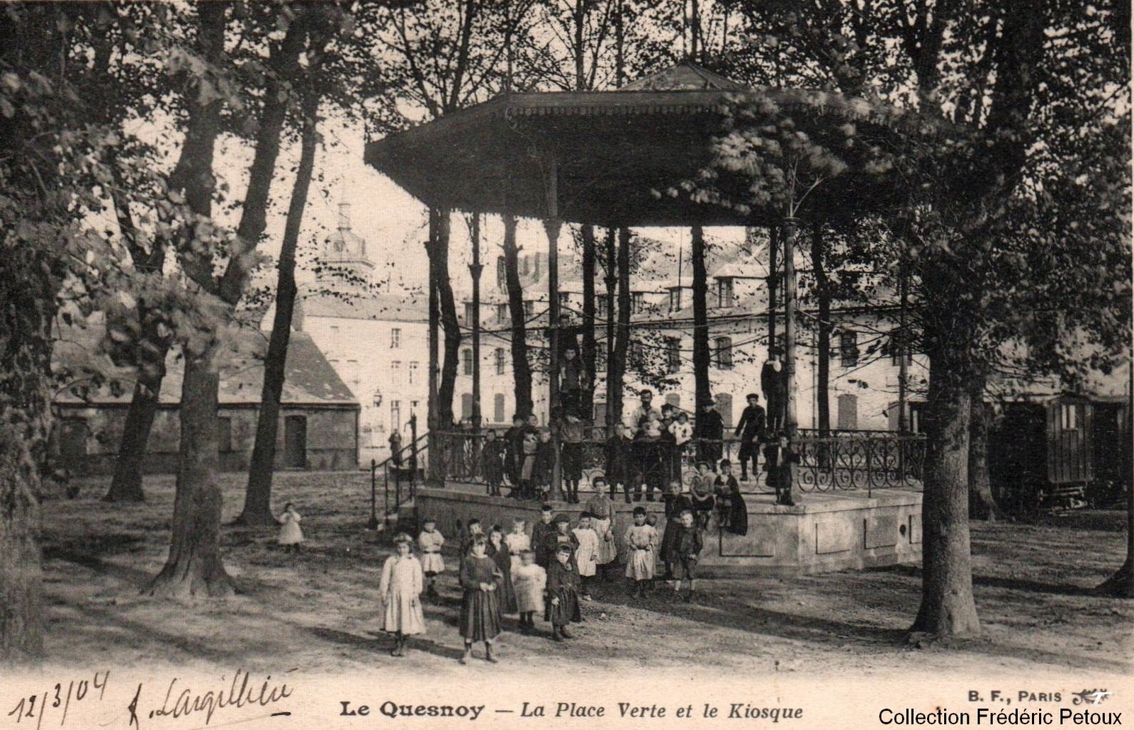 Le kiosque à musique de Le Quesnoy.