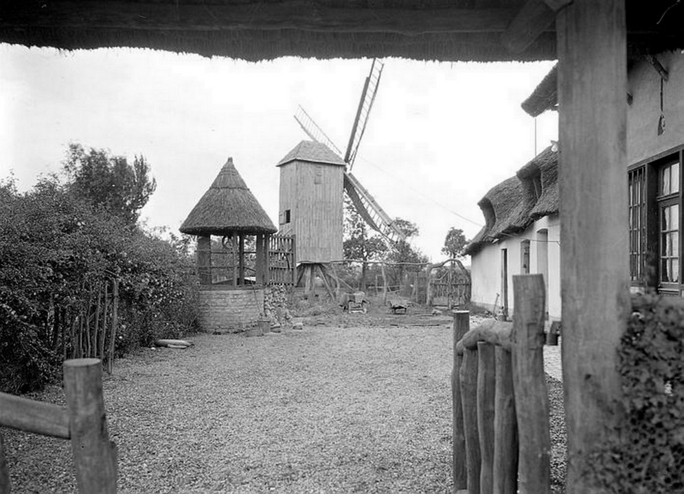 Carte postale du moulin du hameau d'Happegarbes à Landrecies