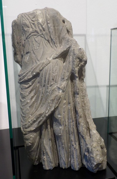 Forum Antique de Bavay, Musée et site archéologique : Statue de femme acéphale