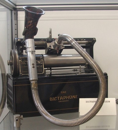 Musée de la machine parlante à Cousolre : Dictaphone Edison