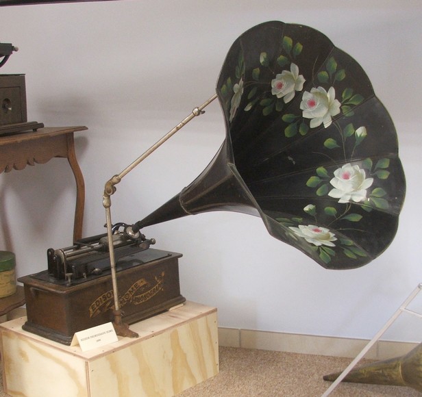 Musée de la machine parlante et du son enregistré à Cousolre : Edison Phonographe Home
