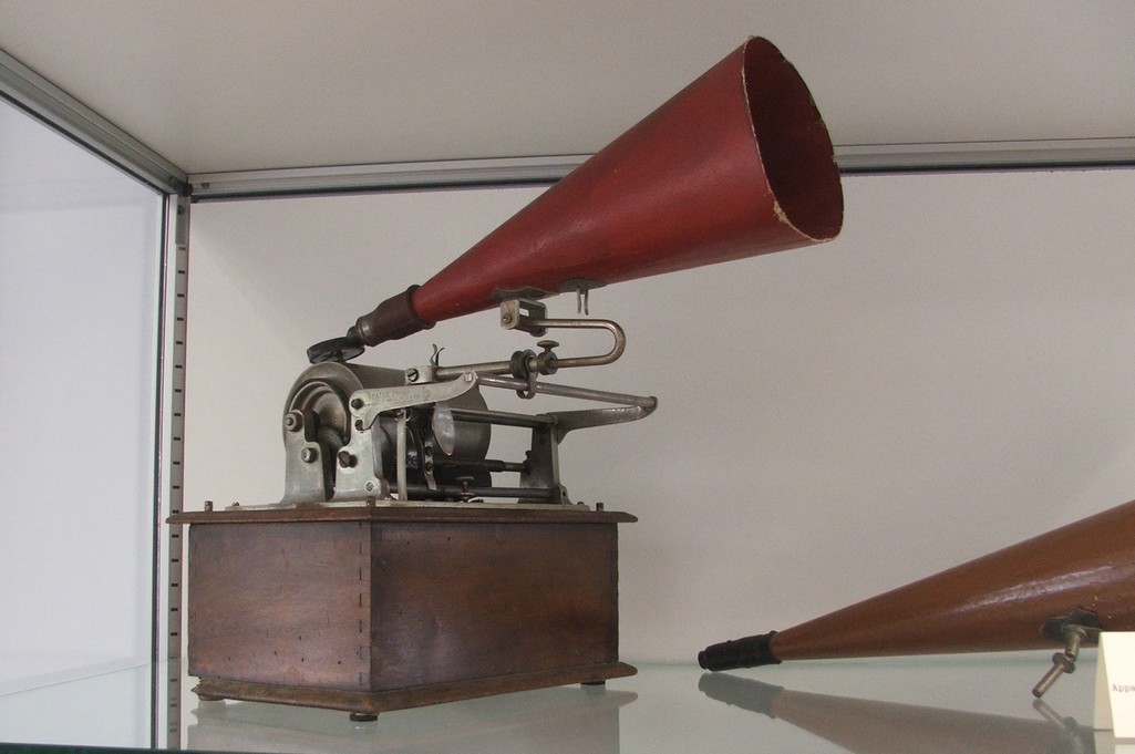 Musée de la machine parlante à Cousolre. Gramophone 1900.