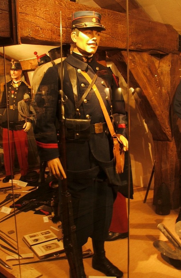 Le musée du Corps de Garde de Maubeuge : Douanier en tenue (1914)