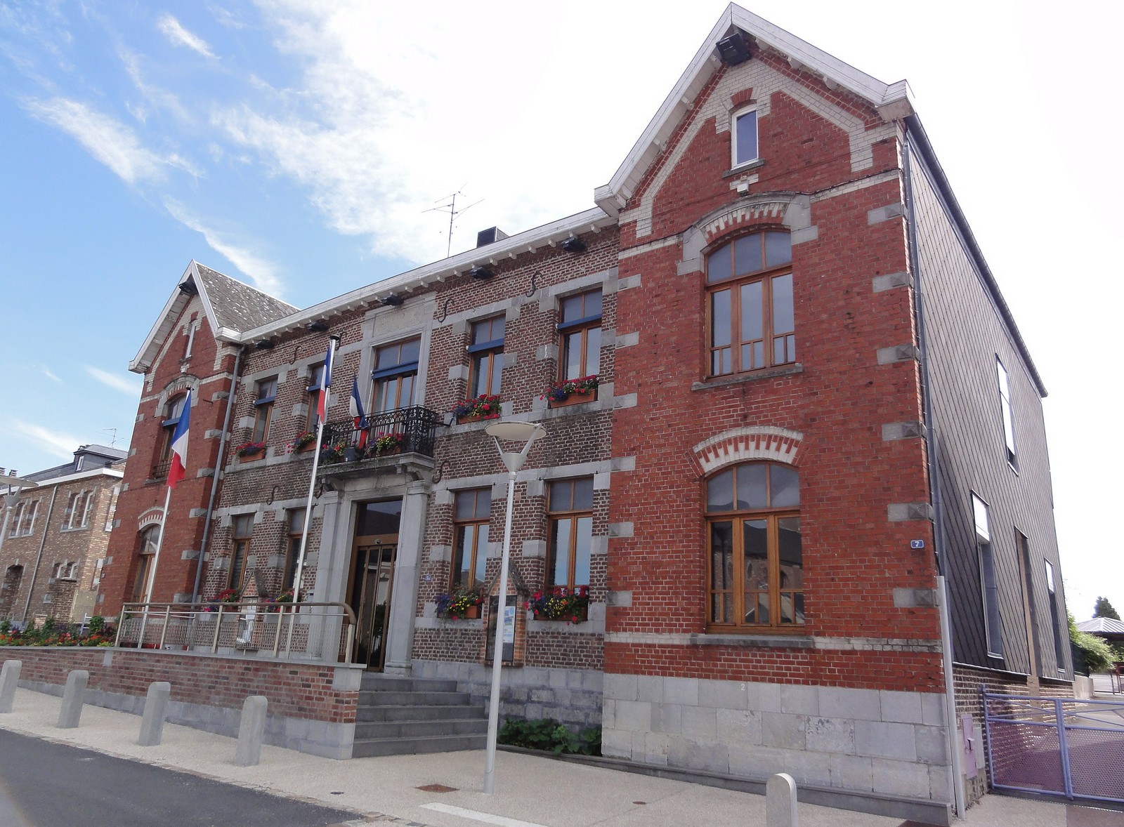 La mairie d'Anor.jpg