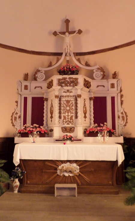 Eglise St Martin à Baives, l'autel