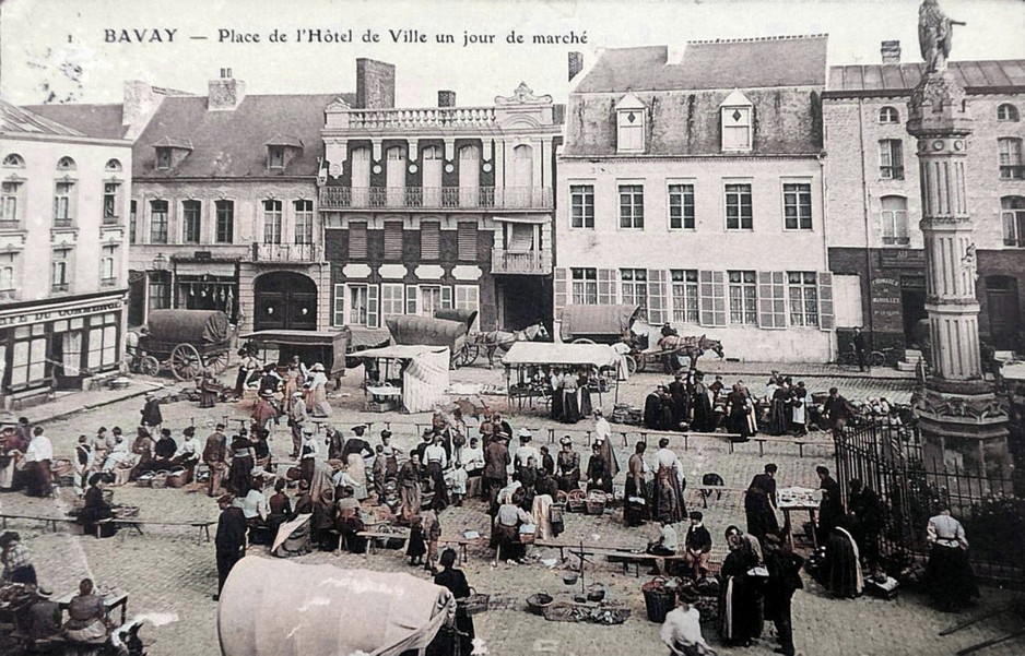 Carte postale, Bavay, la place du marché.