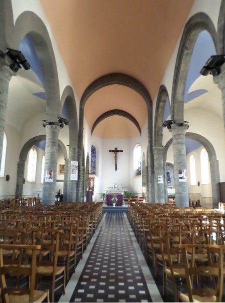 Eglise de Bavay, la nef.