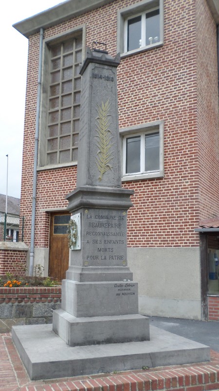 Beaurepaire sur Sambre, le monument aux morts.