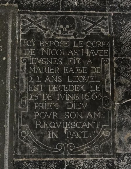 Boulogne sur Helpe, pierre tombale