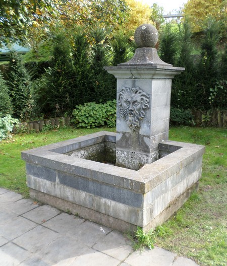Fontaine à Boussières sur Sambre