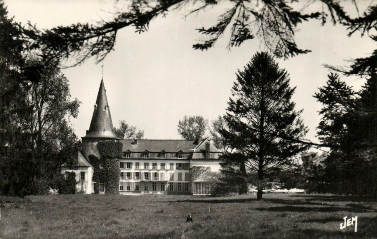 Le château de Bellignies sur une carte postale ancienne.