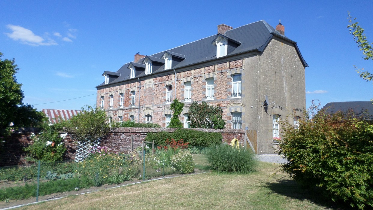 Château d'Ecuélin, Elévation Sud du château.