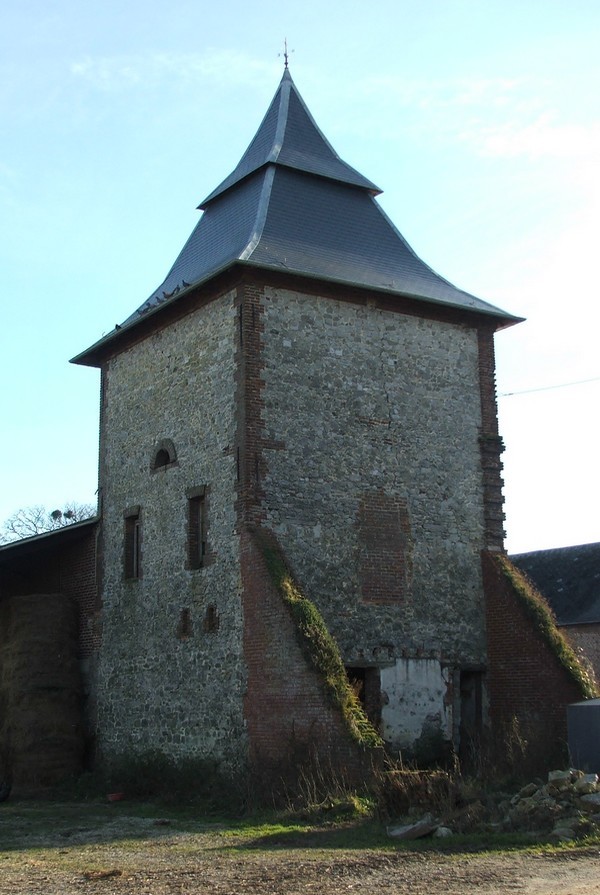 Le Château d'Ecuélin, le pigeonnier.
