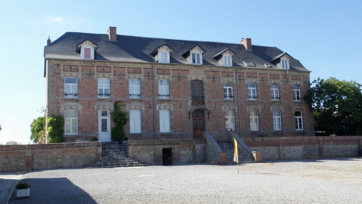 Le Château d'Ecuélin.