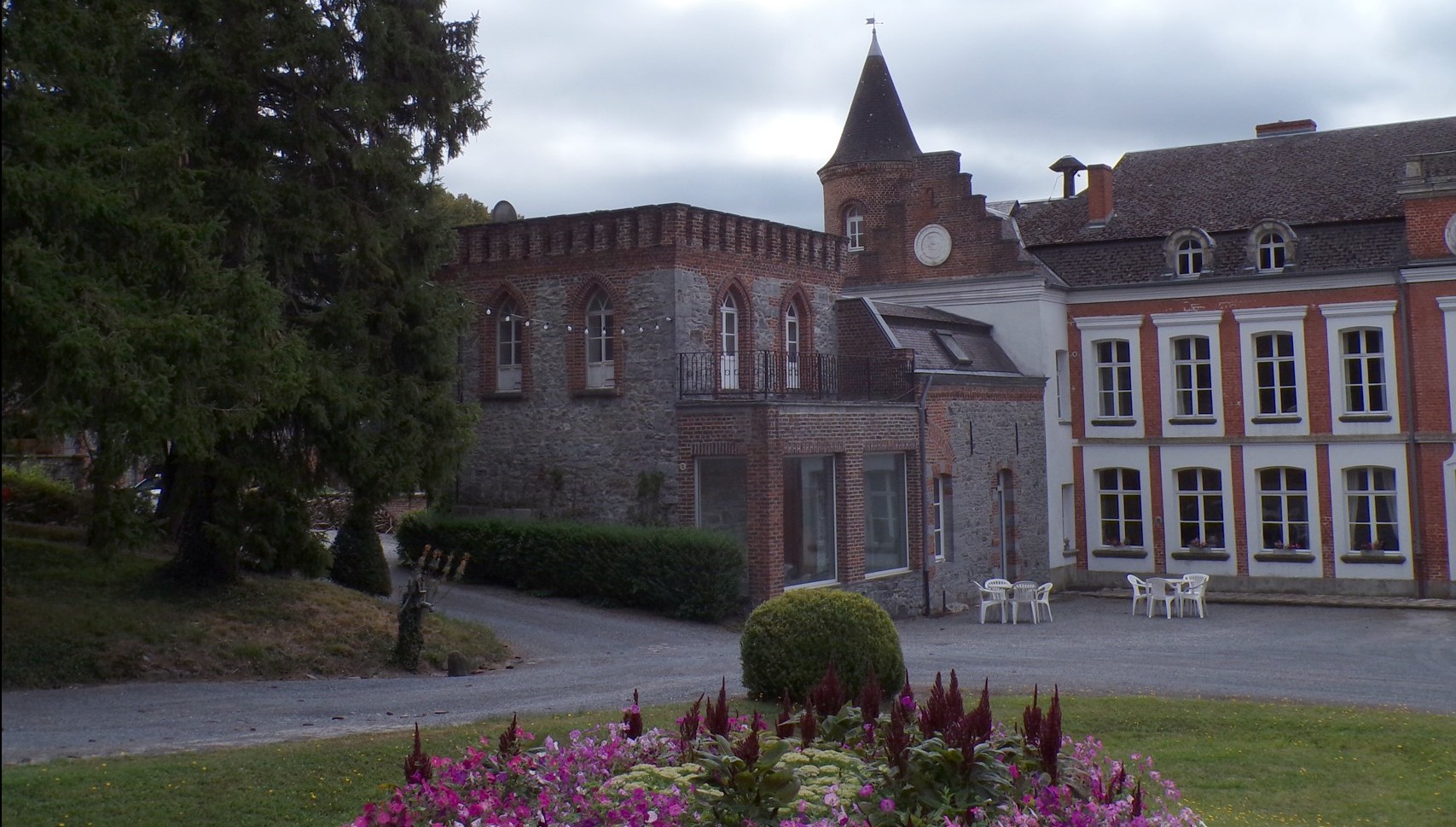 Elévation antérieure du château de Gussignies.