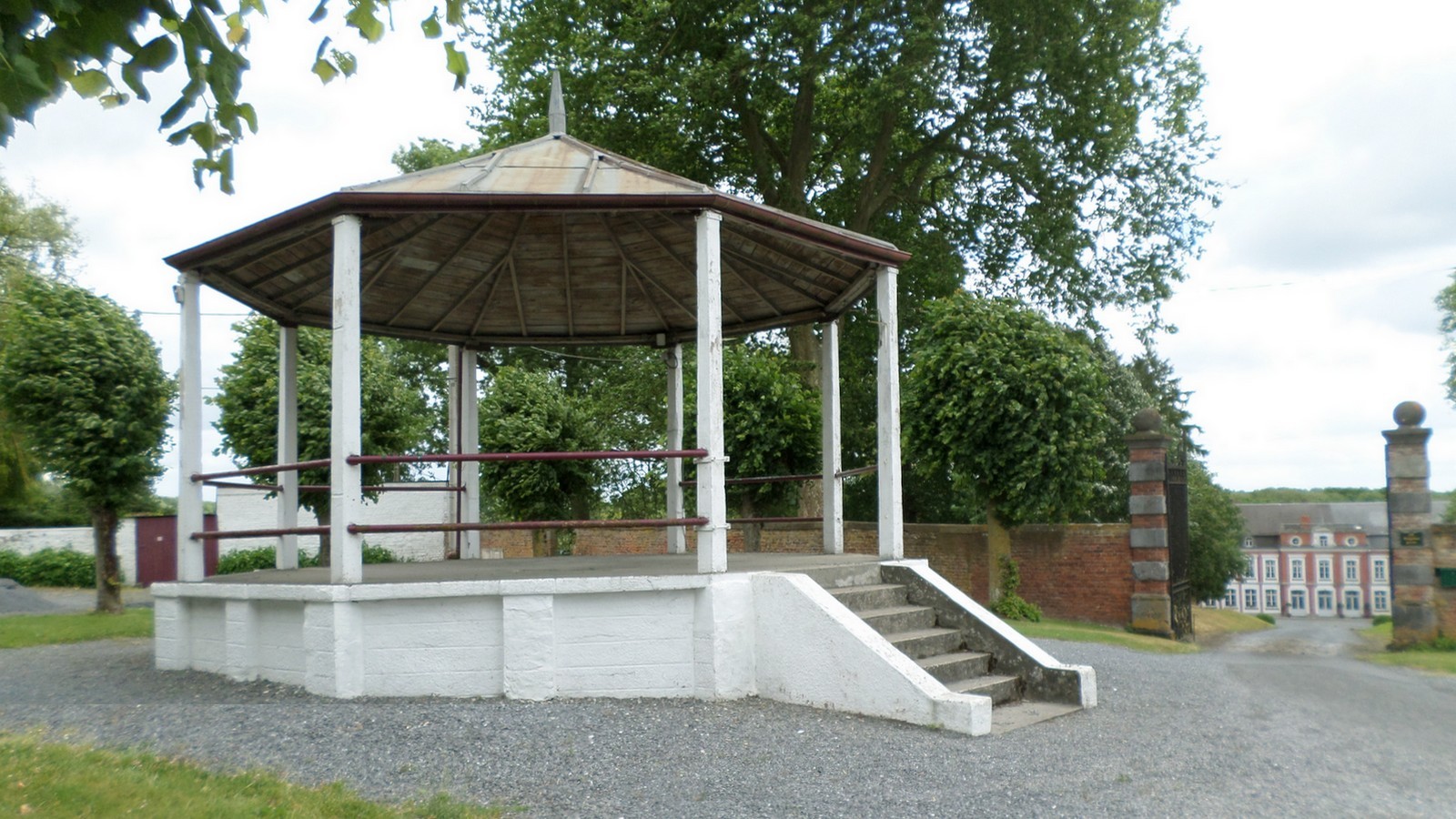 Château de Gussignies, kiosque