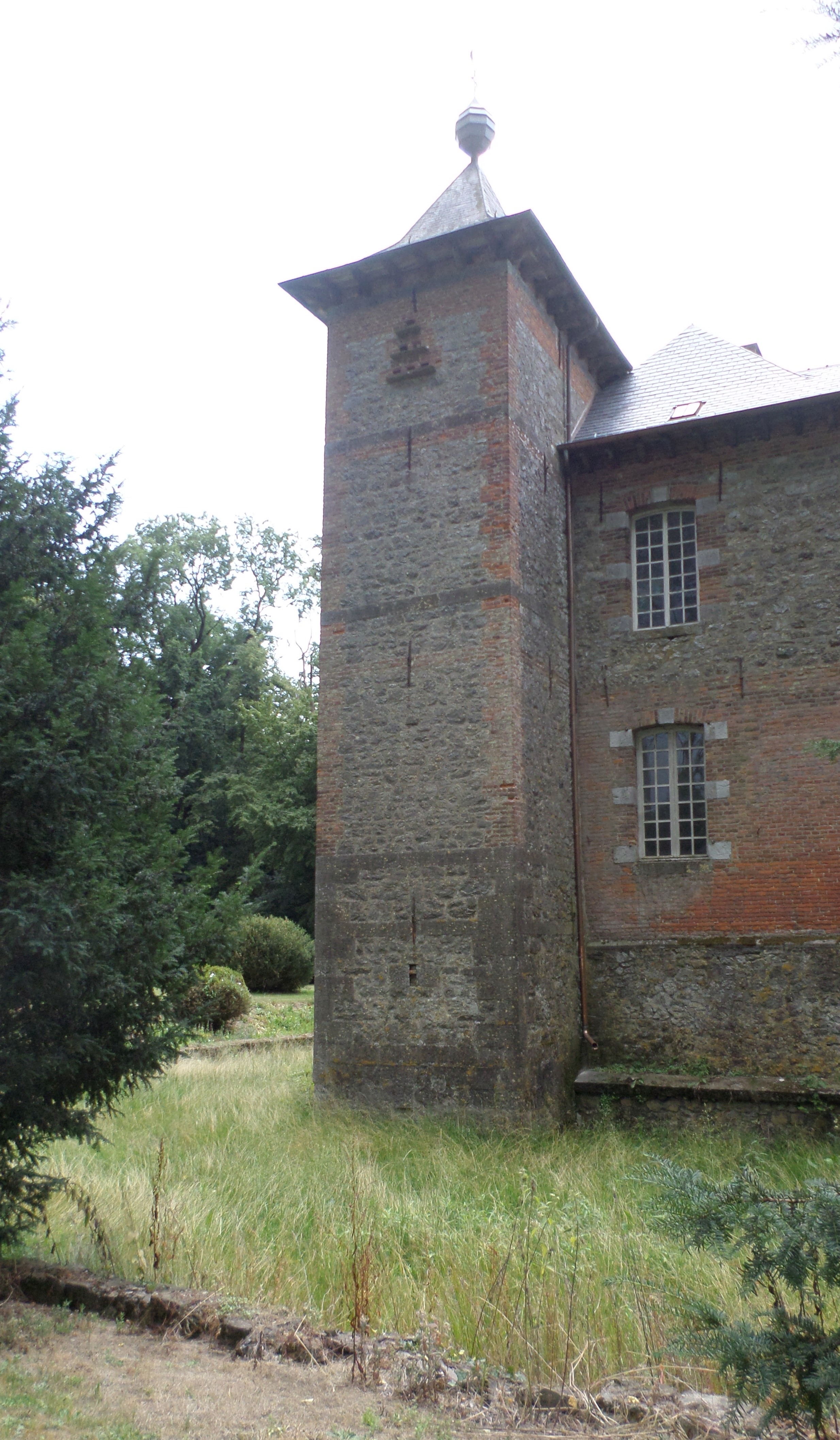 Le château de Coutant à Saint Hilaire sur Helpe.