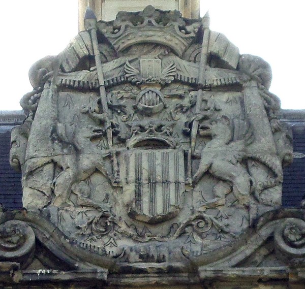 Les armoiries des Princes de Merode au château de Trélon. 