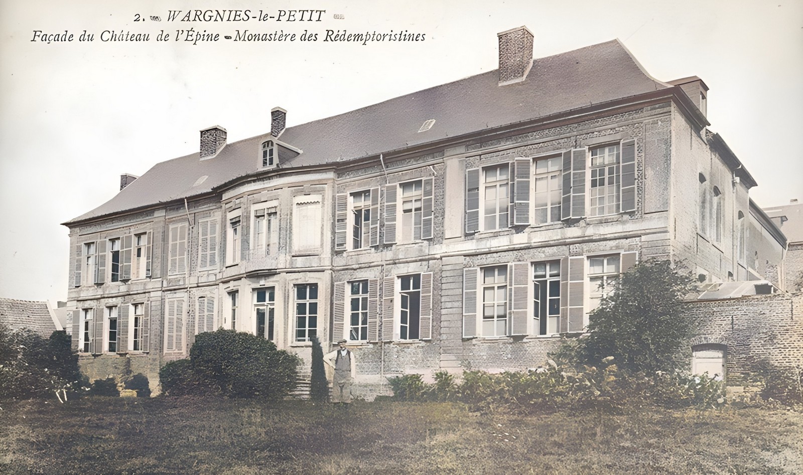 Le château de l'Epine à Wargnies le Petit, la façade arrière sur une carte postale ancienne.