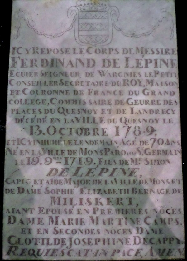 La pierre tombale du baron Ferdinand Charles de l'Epine à Wargnies le Petit.