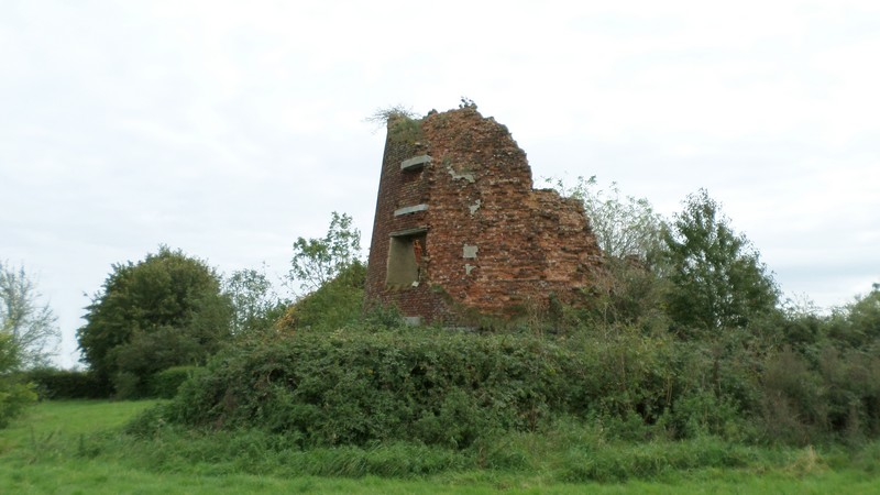 Photos de l'Avesnois, Ruines de l'ancien moulin à vent de Cousolre, commune de l'Avesnois