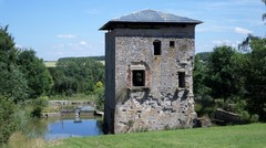 Photos de l'Avesnois, la tour Sarrasine à St Waast la Vallée