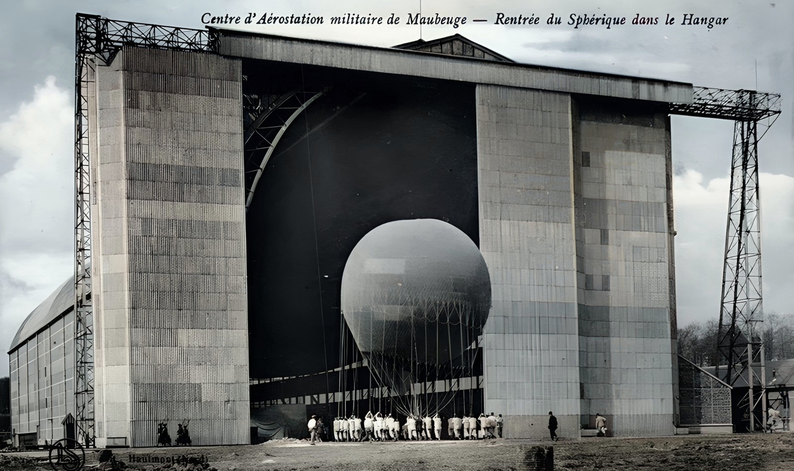 Le dirigeable à Maubeuge 