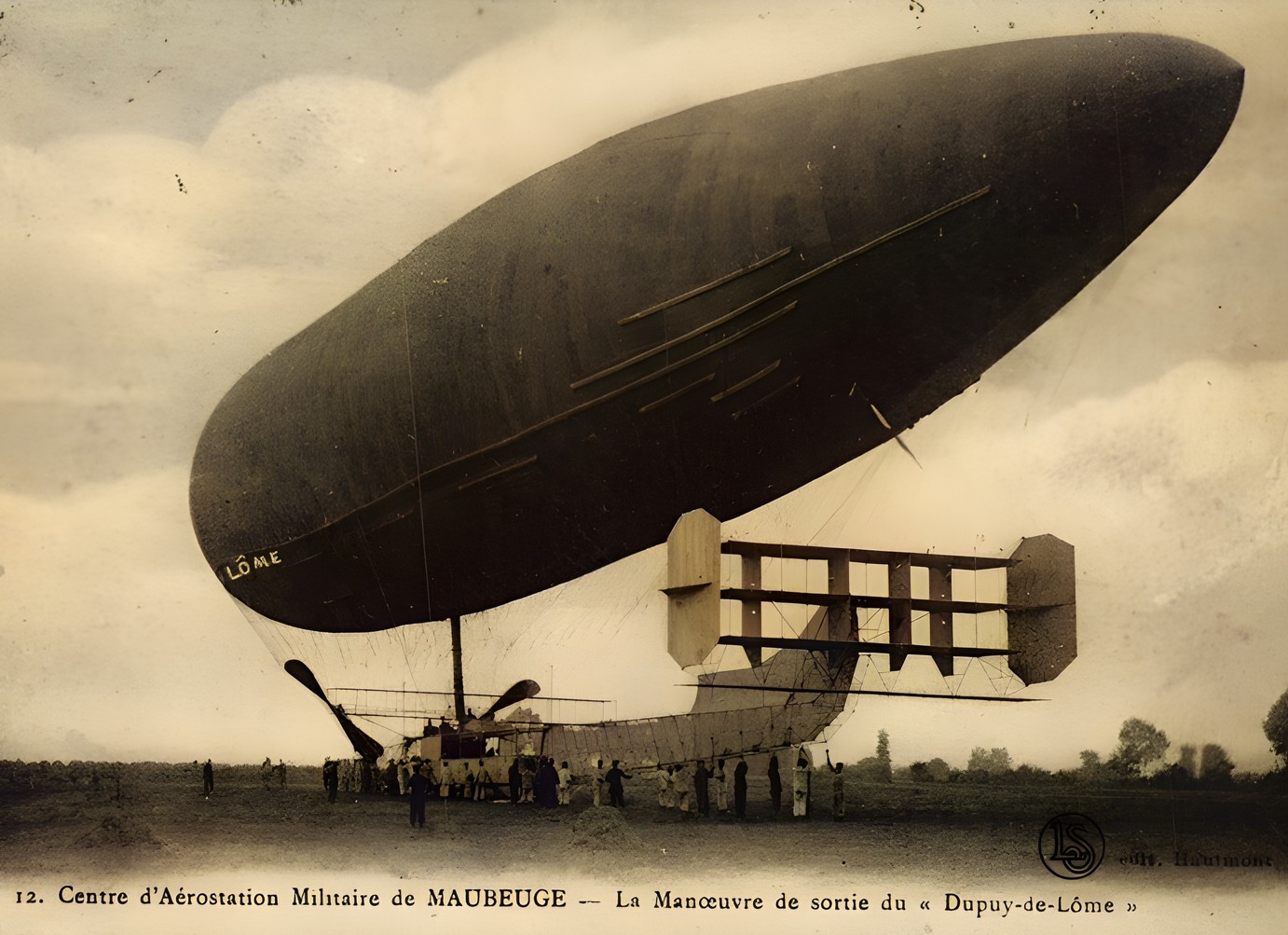 Le dirigeable à Maubeuge 