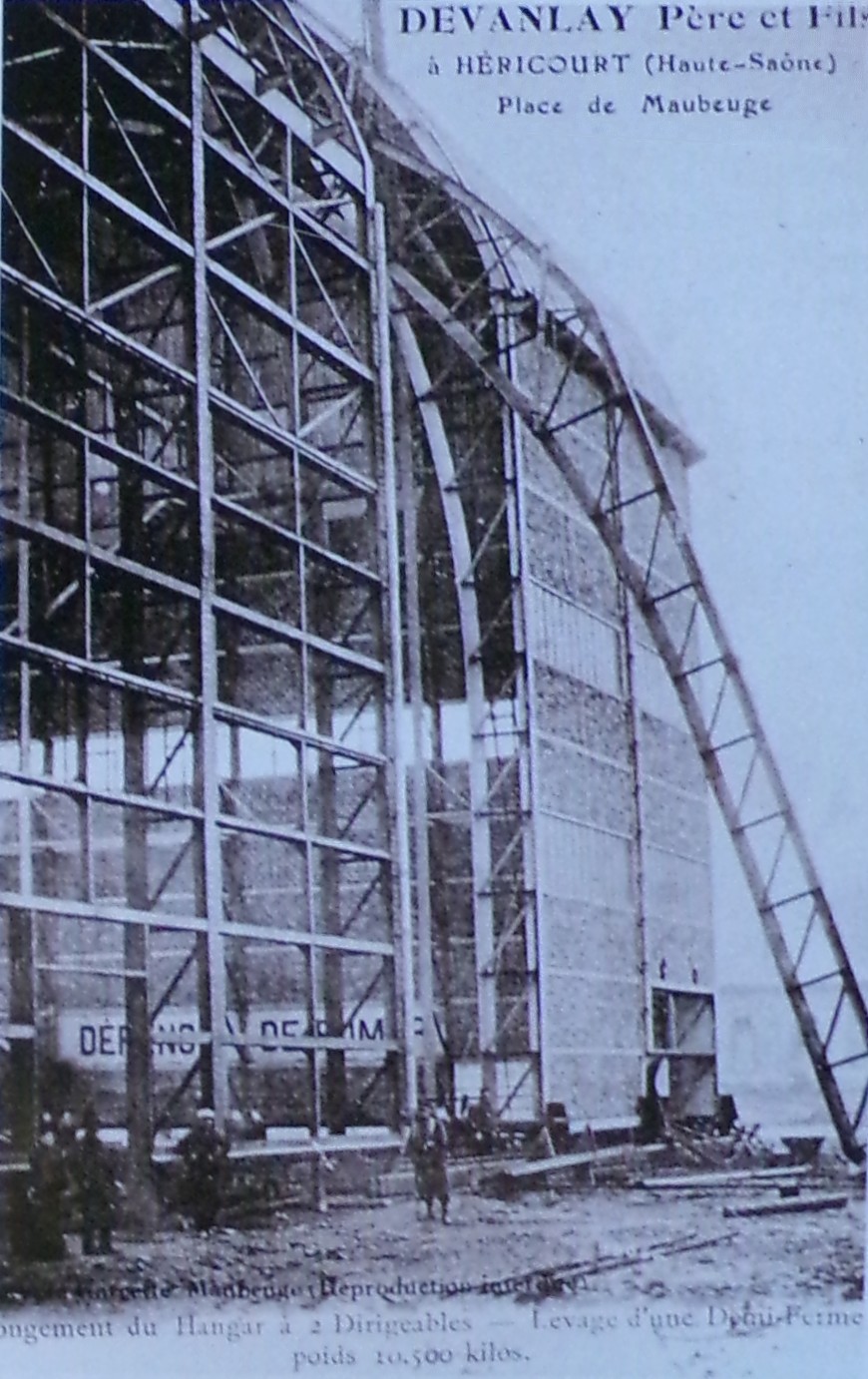 Le dirigeable à Maubeuge 