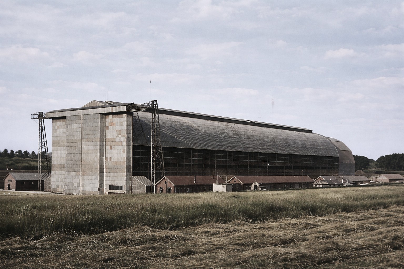 Le dirigeable à Maubeuge 