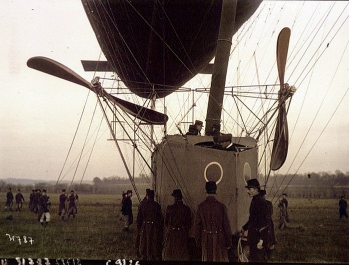 Le dirigeable à Maubeuge 