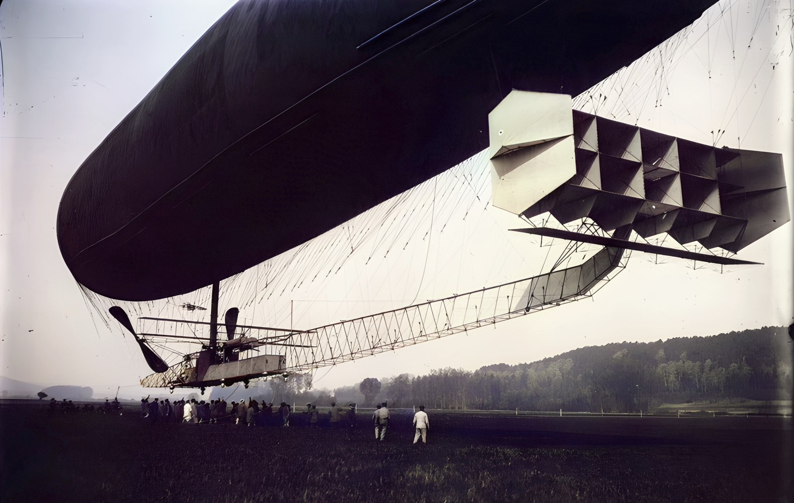 Le dirigeable à Maubeuge, le Dupuy de Lôme. 