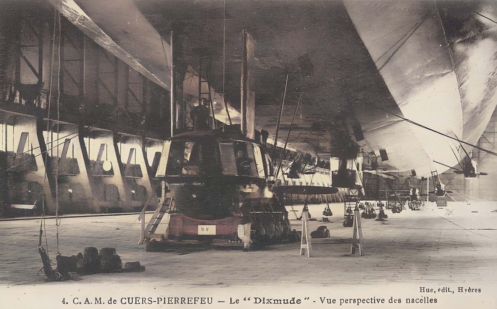 Le dirigeable à Maubeuge 